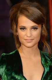 alicia-vikander-uk-premiere-anna-karenina-01